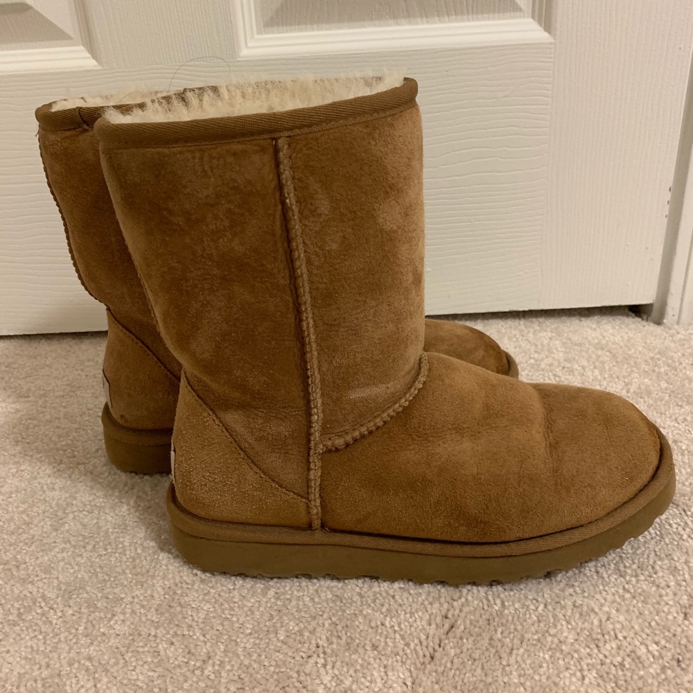Authentic Short tan Uggs
